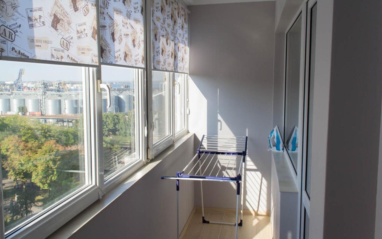Cozy 2-Room Apartment On Zhvanetsky Boulevard Odesa Exterior foto